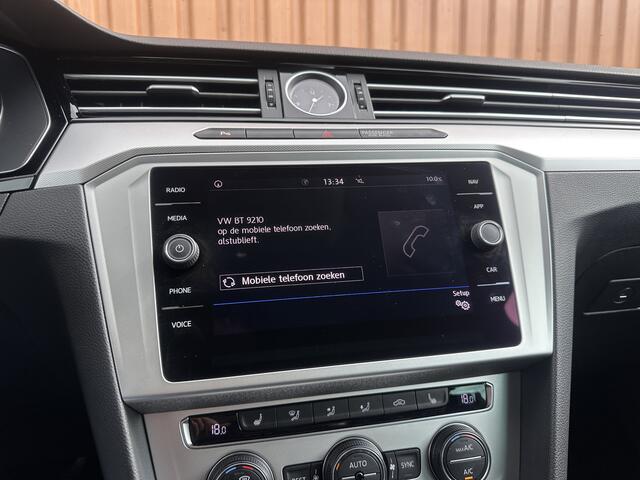 Volkswagen PASSAT Variant 1.4 TSI ACT Highline | Adaptieve Cruise Control | Parkeersensoren | Stoelverwarming | Verwarmbare Spiegels | Bluetooth | Front Assist |