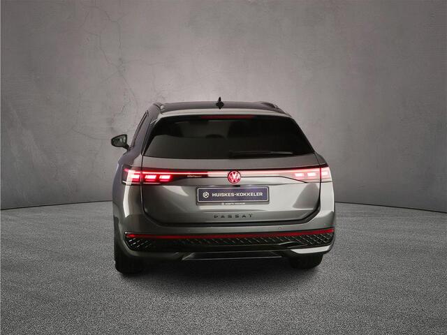 Volkswagen PASSAT Variant R-Line Edition 1.5 TSI eHybrid 272pk DSG Automaat Trekhaak, Panoramadak, Harman Kardon audio, Black style, Adaptive crusie control, Elektrische achterklep