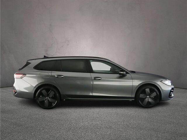 Volkswagen PASSAT Variant R-Line Edition 1.5 TSI eHybrid 272pk DSG Automaat Trekhaak, Panoramadak, Harman Kardon audio, Black style, Adaptive crusie control, Elektrische achterklep