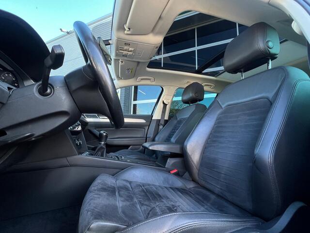 Volkswagen PASSAT Variant 1.4 TSI ACT Highline Business R, Bluetooth, Cruise, Navi, Trekhaak, Pano, PDC