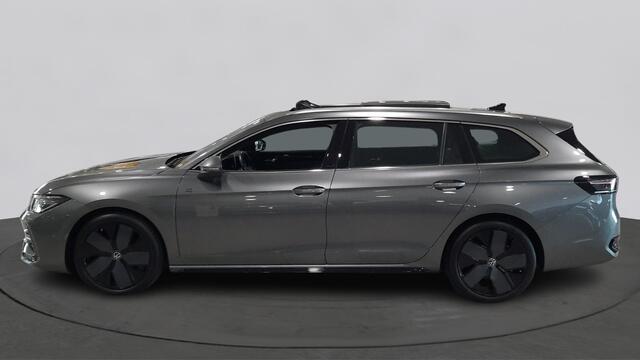 Volkswagen PASSAT Variant 1.5 eTSI R-Line Business | Trekhaak | Panoramadak