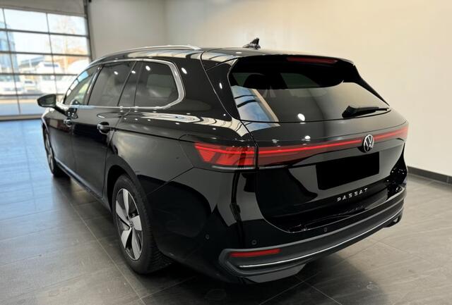 Volkswagen PASSAT Variant 2.0 TDI 150 PK Automaat ACC Trekhaak LED Massage 360 Camera Stuurverwarming Stoelverwarming