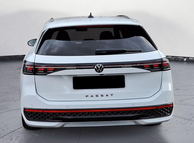 Volkswagen PASSAT Variant 2.0 TDI R-Line 150 PK Automaat ACC Trekhaak LED Massage 360 Camera Stuurverwarming Stoelverwarming