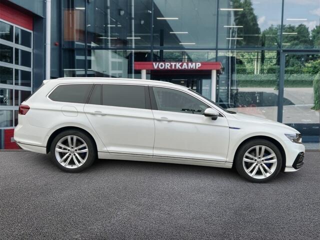 Volkswagen PASSAT 1.4 TSI GTE TREKHAAK/CAMERA/ELEK-KLEP/ACC/STANDKACHEL/STOELVERW/NAVI/CARPLAY