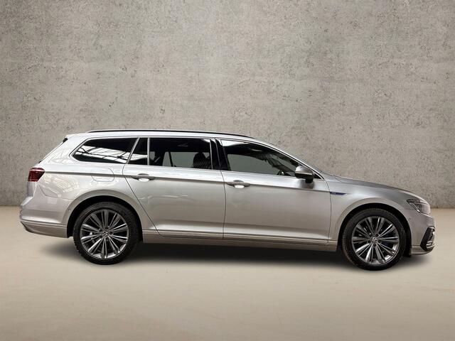 Volkswagen PASSAT Variant 1.4 TSI PHEV GTE 218Pk Automaat (PANORAMADAK, VIRTUAL COCKPIT, APPLE CARPLAY, MEMORY SEATS, LEDER, STOELVERWARMING, KEYLESS, 360 CAMERA, TREKHAAK, NIEUWSTAAT)