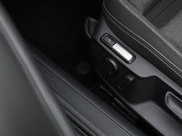 Volkswagen PASSAT 1.4 TSI 218 pk PHEV GTE | IQ Light | Achteruitrijcamera | Adaptive Cruise | Stuur-/stoelverwarming | Side Assist