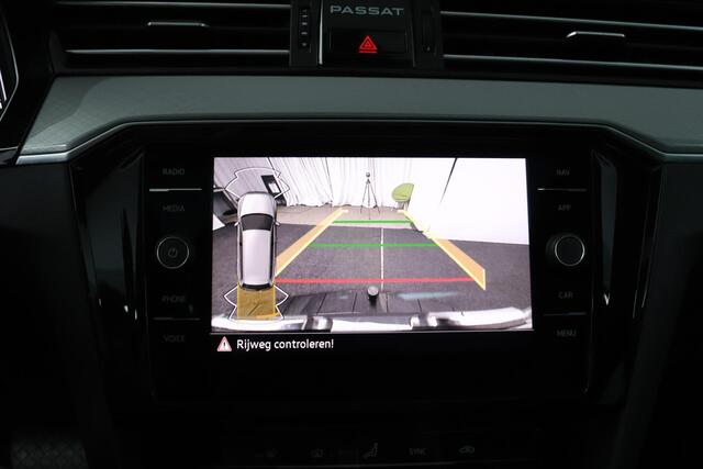 Volkswagen PASSAT Variant 1.5 TSI 150pk DSG Business | Panoramadak | Trekhaak | Virtual Cockpit |