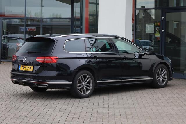 Volkswagen PASSAT Variant 1.4 TSI Highline Business R leder, R Line, panoramadak, trekhaak, dealeronderhouden ,LED plus, LMV, R line 4 seizoenenbanden, digital cockpit pro, elektrische achterklep, side assist, stoelverwarming, zwarte dakhemel, privacy glas, etc.