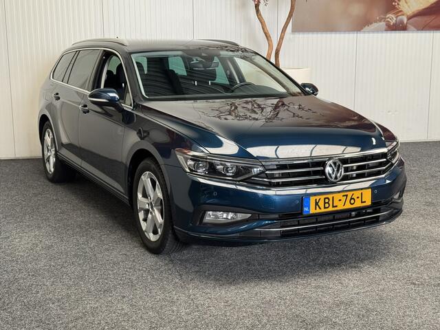 Volkswagen PASSAT VARIANT 1.5 TSI COMFORTLINE NAVIGATIE ADAPTIVE CRUISE CONTROL CLIMATE CONTROL APPLE CARPLAY/ANDROID KEYLESS GO ELEKTRICHE ACHTERKLEP ACHTERUITRIJCAMERA VERWARMDE STOELEN ZEER MOOI !! 3010