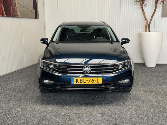 Volkswagen PASSAT VARIANT 1.5 TSI COMFORTLINE NAVIGATIE ADAPTIVE CRUISE CONTROL CLIMATE CONTROL APPLE CARPLAY/ANDROID KEYLESS GO ELEKTRICHE ACHTERKLEP ACHTERUITRIJCAMERA VERWARMDE STOELEN ZEER MOOI !! 3010