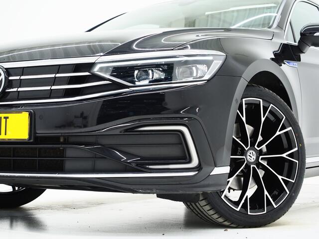Volkswagen PASSAT Variant 1.4 TSI PHEV GTE | Panoramadak | Massage | Camera | Virtual | Keyless | Adaptive Cruise | Carplay