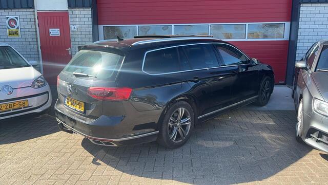 Volkswagen PASSAT Variant 1.5 TSI Elegance Business R R-LINE / FACELIFT / PANORAMADAK / FULL LED / TREKHAAK / CAMERA / CARPLAY / DAB+ / STOELVERW / NL-AUTO