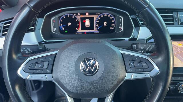 Volkswagen PASSAT Variant 1.5 TSI Elegance Business R R-LINE / FACELIFT / PANORAMADAK / FULL LED / TREKHAAK / CAMERA / CARPLAY / DAB+ / STOELVERW / NL-AUTO