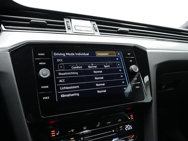 Volkswagen PASSAT 1.4 TSI 218 pk PHEV GTE Business | Trekhaak | Leder | Adaptief onderstel | IQ Light | Achteruitrijcamera | Stoelverwarming