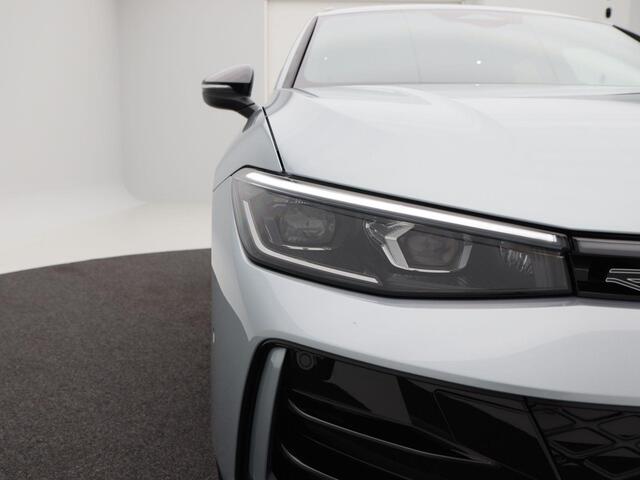 Volkswagen PASSAT R-Line Edition 1.5 eHybrid 204 PK | Trekhaak | Panoramadak | Black Style | Elektrisch verstelbare stoelen |