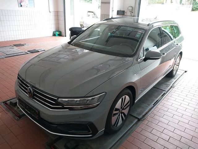 Volkswagen PASSAT Variant GTE 1.4 TSI PHEV 218PK | Achteruitrijcamera | Adaptive Cruise | Getint Glas | Massage | Carplay/Android | Moonstone Grey |