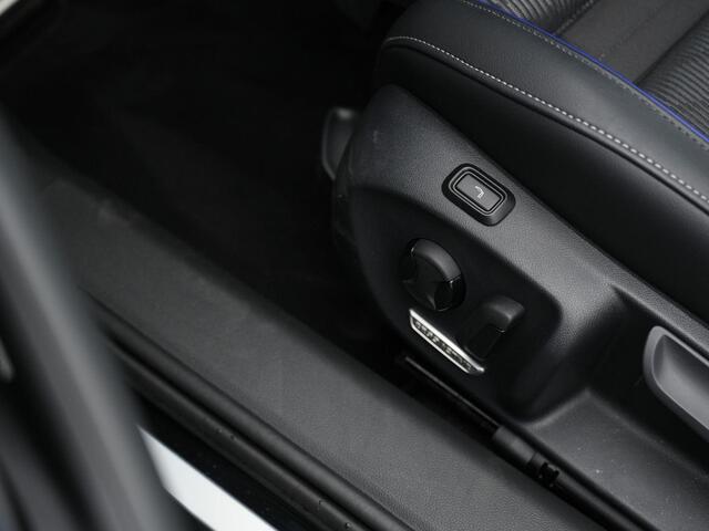 Volkswagen PASSAT Variant 1.5 eHybrid 272 pk R-Line | Panoramadak | Trekhaak | Head-up display | IQ Light | Adaptief onderstel | Stuur-/achterbankverwarming | Achteruitrijcamera