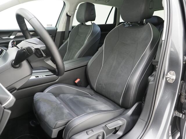 Volkswagen PASSAT Variant 1.5 eHybrid 204PK | Leder/Alcantara | Massage | Trekhaak | HUD | Camera | Adaptive Cruise | Sfeerlicht | Carplay