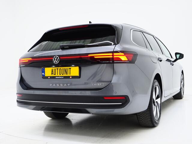 Volkswagen PASSAT Variant 1.5 eHybrid 204PK | Leder/Alcantara | Massage | Trekhaak | HUD | Camera | Adaptive Cruise | Sfeerlicht | Carplay