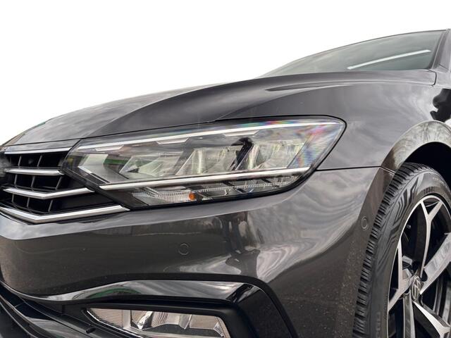 Volkswagen PASSAT Variant 1.5 TSI DSG7 2x R-Line Bns + ? Pano ? Matrix LED ? Camera