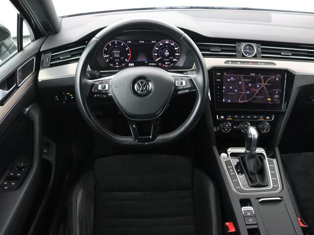 Volkswagen PASSAT 1.4 TSI R Line | Panoramadak | Adaptive cruise | 360 Camera | Stoelverwarming | Leder/Alcantara | Trekhaak | Virtual Cockpit | Carplay | Navigatie | LED Plus | DAB | Parkeerhulp | Climate control