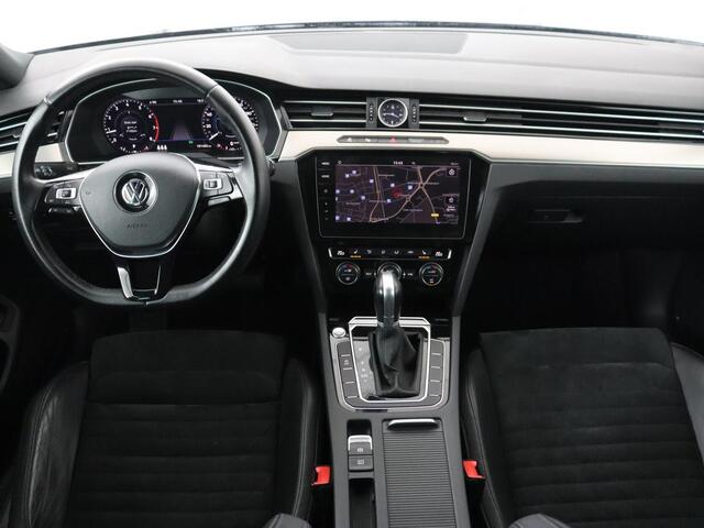 Volkswagen PASSAT 1.4 TSI R Line | Panoramadak | Adaptive cruise | 360 Camera | Stoelverwarming | Leder/Alcantara | Trekhaak | Virtual Cockpit | Carplay | Navigatie | LED Plus | DAB | Parkeerhulp | Climate control