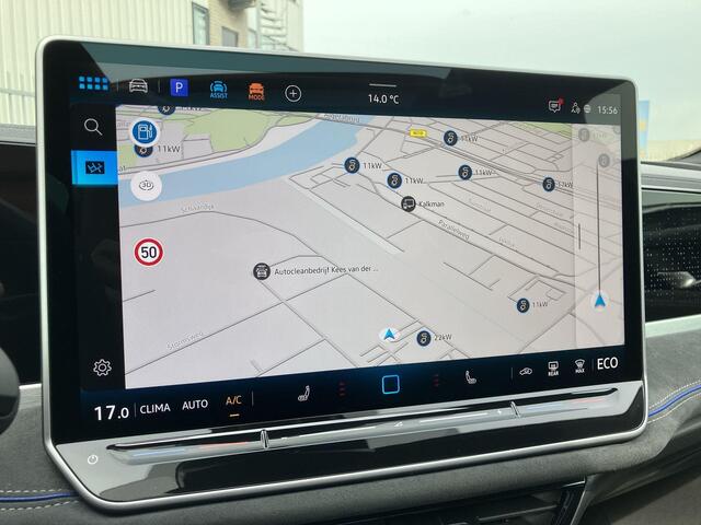 Volkswagen PASSAT Variant 1.5eHybrid 200kW/272PK R-Line Edition · Panoramadak · Harman Kardon sound · 360°Camera + Parkeersensoren· Trekhaak · Garantie t/m 17-08-2030 of 100000km.