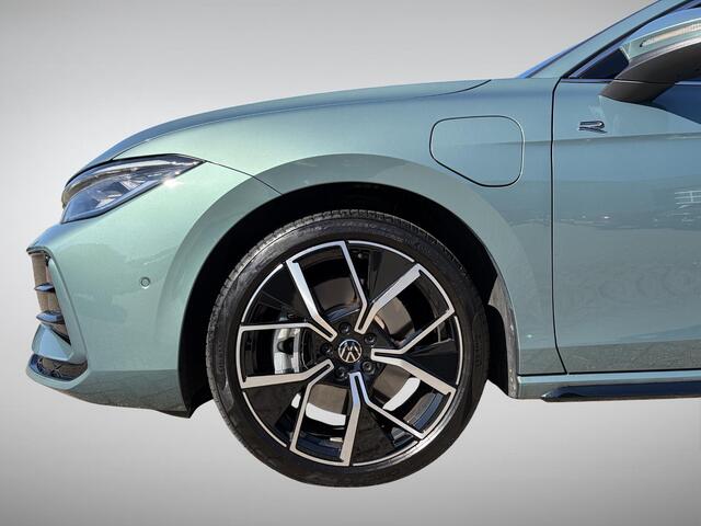 Volkswagen PASSAT Variant 1.5 eHybrid R-Line Edition NL-Auto, Volle Opties!