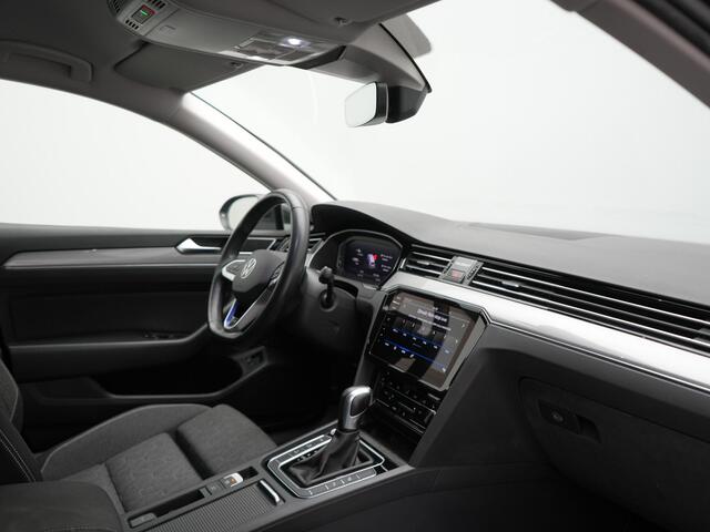 Volkswagen PASSAT Variant 1.4 TSI GTE Business PHEV 218pk Dealer O.H. | Trekhaak Af Fabriek | Adaptive Cruise | Camera | Sportstoelen Massage & Memory | Keyless | Apple Carplay | Blis | Stoelverwarming | Navigatie | DAB | Plug In Hybrid |