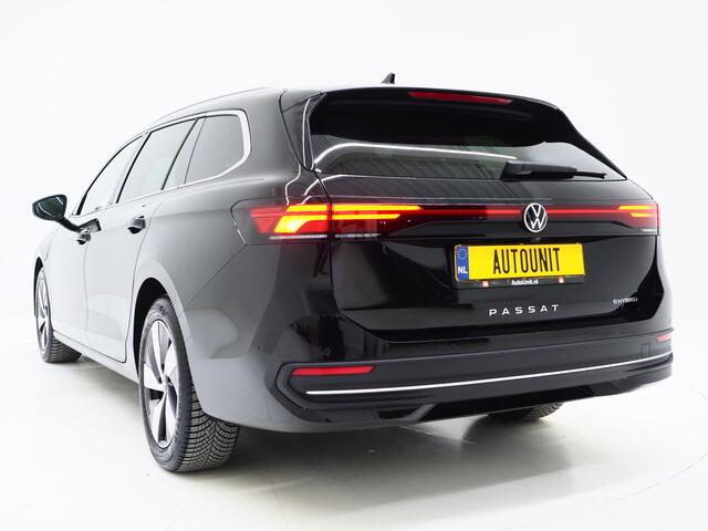 Volkswagen PASSAT Variant 1.5 eHybrid 204PK | Leder/Alcantara | Massage | Trekhaak | HUD | Camera | Adaptive Cruise | Sfeerlicht | Carplay