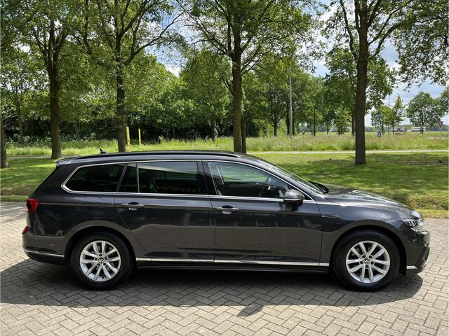 Volkswagen PASSAT Variant 1.5 TSI R-Line Business | AUTOMAAT | ACC | CAM | CARPLAY | CLIMA | LKA | NAVI | PDC V&A | STUUR/STOELVERW. | TREKHAAK | VIRTUAL COCKPIT