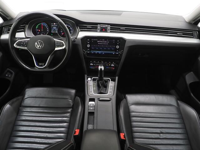 Volkswagen PASSAT Variant 1.4 TSI PHEV GTE | Panoramadak | Leder | Trekhaak | Massage | HUD | Keyless | Adaptive Cruise