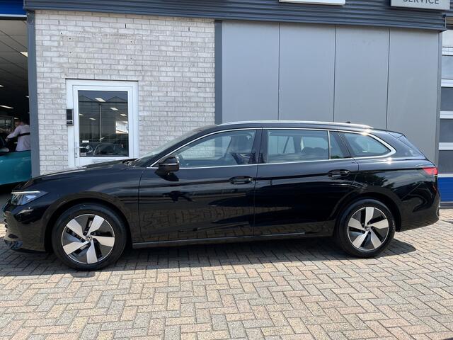 Volkswagen PASSAT Variant 1.5 eTSI Elegance Business / AUTOMAAT/ ACC/ DODEHOEK/ PARK.SENSOREN V+A/ CAMERA/ STUUR+STOELVERWARM./ MASSAGE/ APP-CONNECT/ ELEK.ACHTERKLEP/ KEYLESS/ DIGITAL DASH/ NAVI/ DAB/ CLIMA/ LED/ 17'' LMV