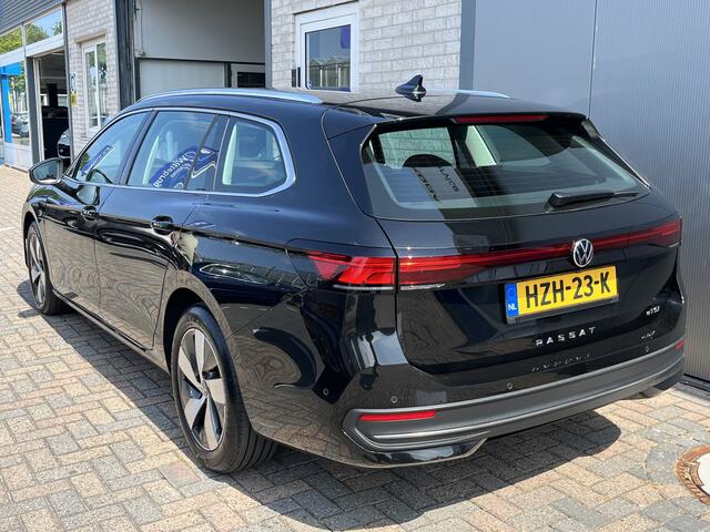 Volkswagen PASSAT Variant 1.5 eTSI Elegance Business / AUTOMAAT/ ACC/ DODEHOEK/ PARK.SENSOREN V+A/ CAMERA/ STUUR+STOELVERWARM./ MASSAGE/ APP-CONNECT/ ELEK.ACHTERKLEP/ KEYLESS/ DIGITAL DASH/ NAVI/ DAB/ CLIMA/ LED/ 17'' LMV