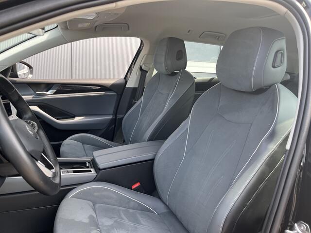 Volkswagen PASSAT Variant 1.5 eTSI Elegance Business / AUTOMAAT/ ACC/ DODEHOEK/ PARK.SENSOREN V+A/ CAMERA/ STUUR+STOELVERWARM./ MASSAGE/ APP-CONNECT/ ELEK.ACHTERKLEP/ KEYLESS/ DIGITAL DASH/ NAVI/ DAB/ CLIMA/ LED/ 17'' LMV