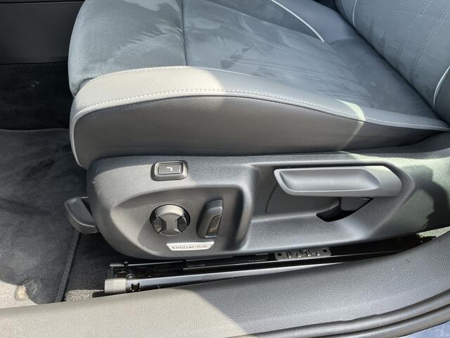 Volkswagen PASSAT Variant 1.5 eTSI Elegance Business / AUTOMAAT/ ACC/ DODEHOEK/ PARK.SENSOREN V+A/ CAMERA/ STUUR+STOELVERWARM./ MASSAGE/ APP-CONNECT/ ELEK.ACHTERKLEP/ KEYLESS/ DIGITAL DASH/ NAVI/ DAB/ CLIMA/ LED/ 17'' LMV