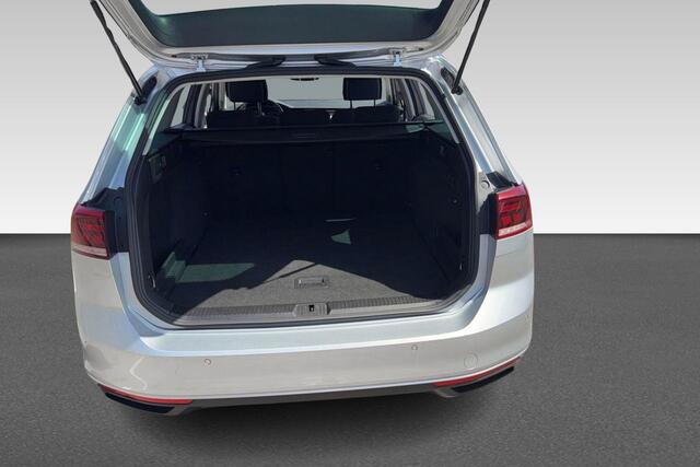 Volkswagen PASSAT Variant 1.5 TSI Business | Camera | Trekhaak | Carplay