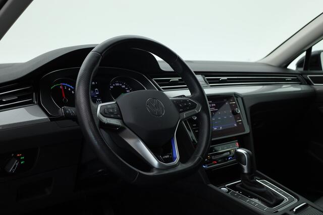 Volkswagen PASSAT 1.4 TSI PHEV GTE Business | Adapt. Cruise | Camera | Memory Seat | Stoel-Stuurverw. | Leder | Apple CarPlay & Android Auto