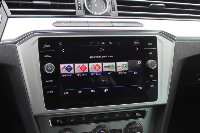 Volkswagen PASSAT Variant 1.4 TSI ACT Comfortline / Trekhaak / Navigatie / Parkeerhulp V+A / 17'' / Stoelverwarming / DAB / ACC