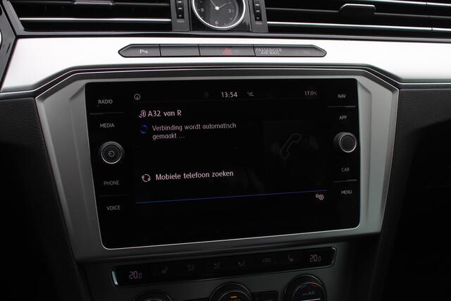Volkswagen PASSAT Variant 1.4 TSI ACT Comfortline / Trekhaak / Navigatie / Parkeerhulp V+A / 17'' / Stoelverwarming / DAB / ACC