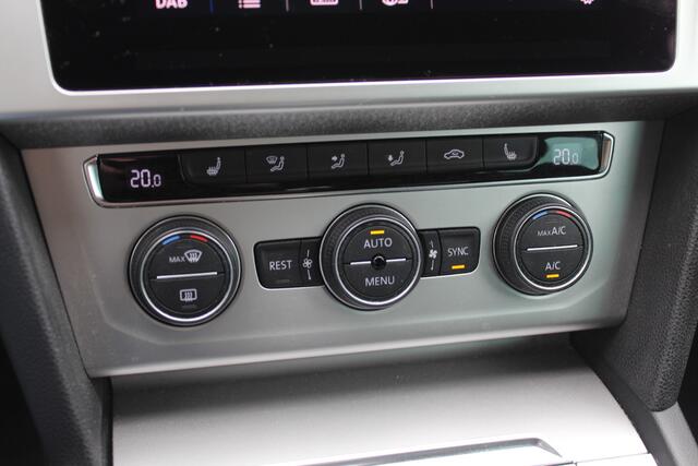 Volkswagen PASSAT Variant 1.4 TSI ACT Comfortline / Trekhaak / Navigatie / Parkeerhulp V+A / 17'' / Stoelverwarming / DAB / ACC