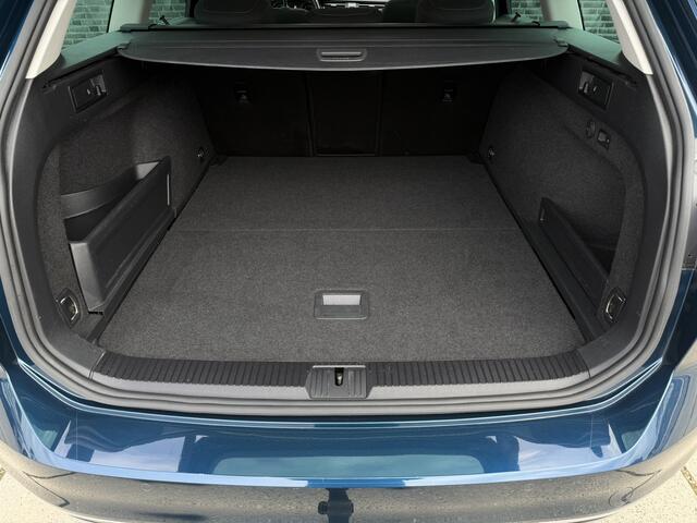 Volkswagen PASSAT Variant 1.4 TSI PHEV GTE Business | Pano | Elek. Trekhaak | Camera | Carplay | Navi | LED
