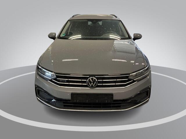 Volkswagen PASSAT Variant 1.4 TSI 218pk DSG PHEV GTE Business · Camera · Apple/Android Car Play · Navigatie · P-Sensoren · Stoelverwarming · 17'' Inch ·