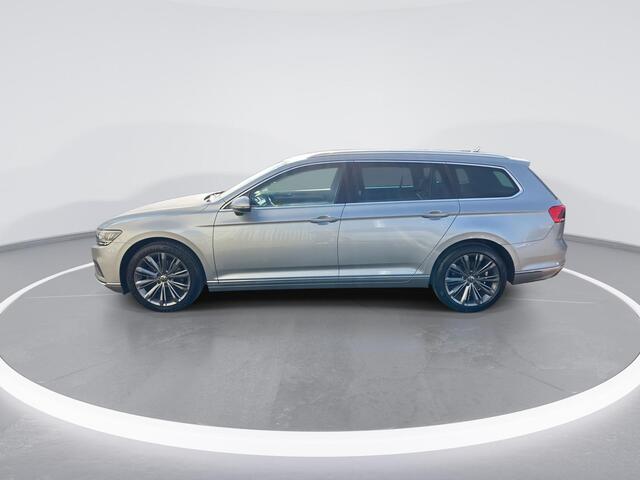 Volkswagen PASSAT Variant 1.5TSI/150PK Elegance DSG · Navigatie · Trekhaak · Camera + Parkeersensoren