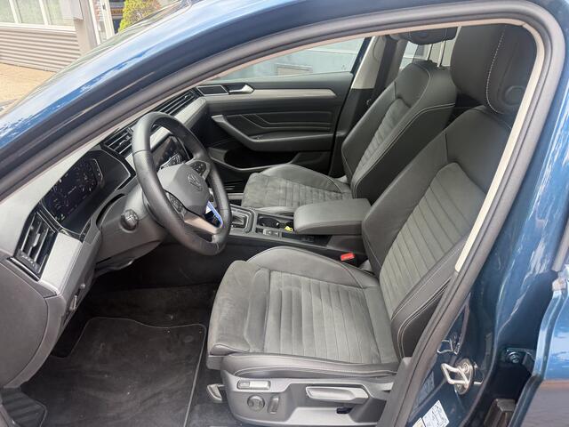 Volkswagen PASSAT Variant 1.4 TSI PHEV GTE | 2021 | Panoramadak | Trekhaak | Head-up Display | Dealer Onderhouden