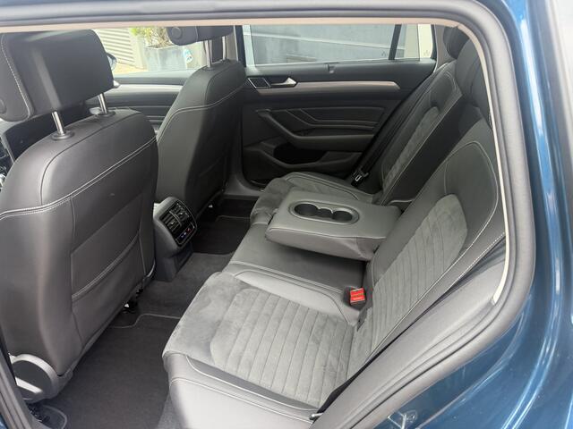 Volkswagen PASSAT Variant 1.4 TSI PHEV GTE | 2021 | Panoramadak | Trekhaak | Head-up Display | Dealer Onderhouden