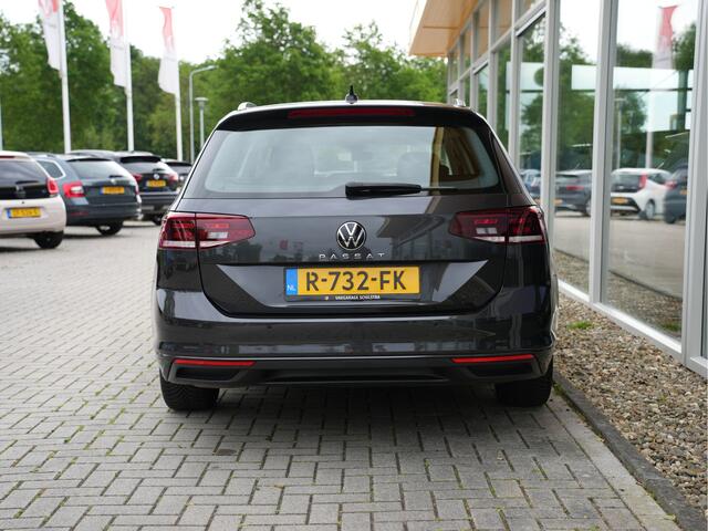 Volkswagen PASSAT Variant 1.5 TSI Business Cruise control adaptief | dodehoekdetectie | Verwarmde voorruit |