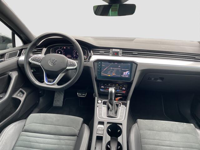 Volkswagen PASSAT Variant 1.4 TSI PHEV GTE Business Pano/schuif | Stoelverw. | Adap.