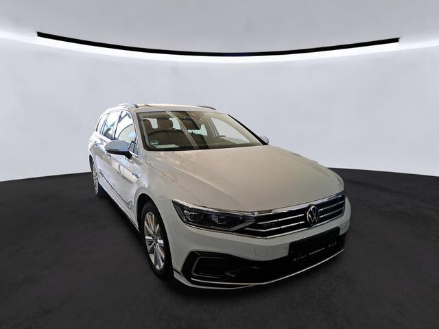 Volkswagen PASSAT Variant GTE 1.4 TSI eHybrid 218pk PHEV Business / Panoramadak / iQ Light / Massage / Travel Assist