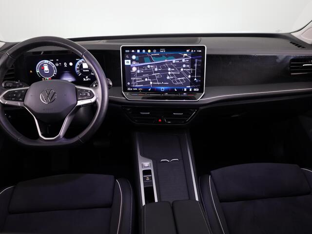 Volkswagen PASSAT Variant 1.5 eHybrid Business 204 PK PHEV | Navigatie | Trekhaak inklapbaar | Parkeer camera | Stoel- en stuurverwarming |